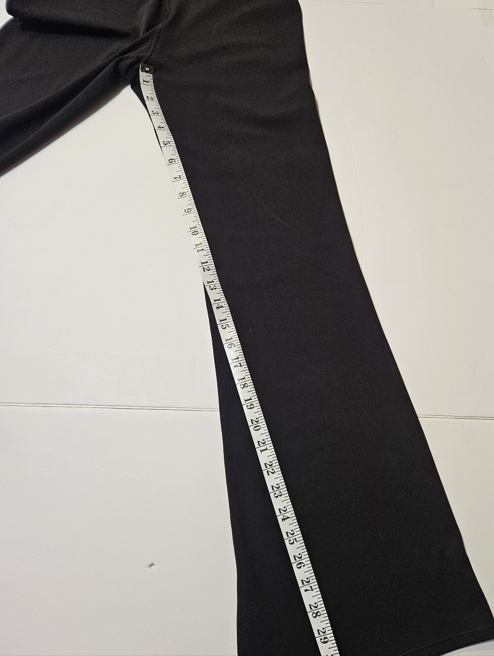 Vuori Ultra High Rise Flare Leggings Black Size M 31 Slimming Buttery Soft Yoga - Picture 9 of 16